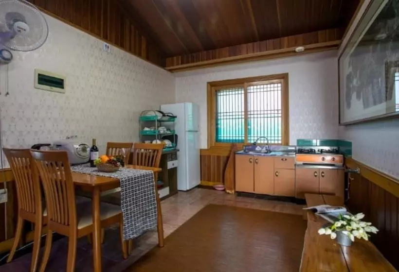 Namhae Badatga Byeoljang Pension