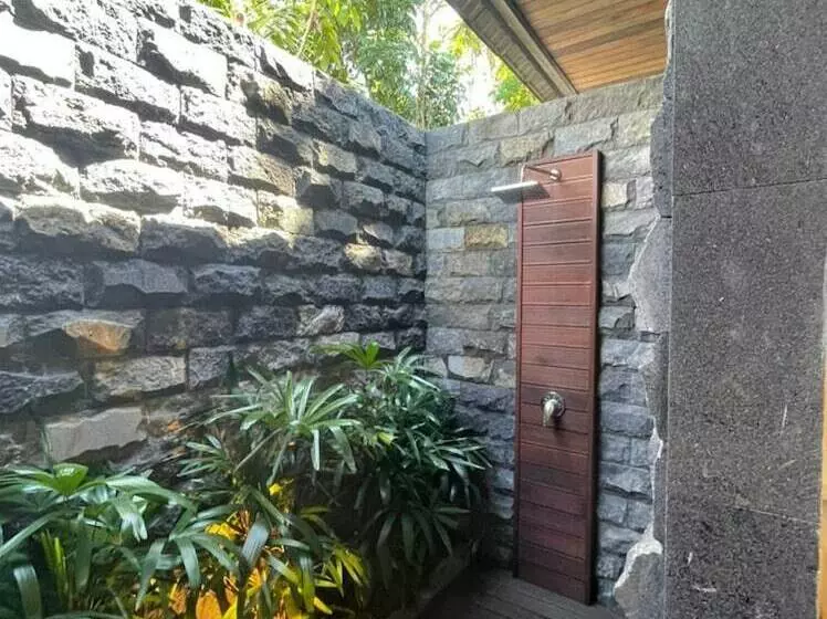 Majatalo Pandawa Villa Riverside By Wizzela