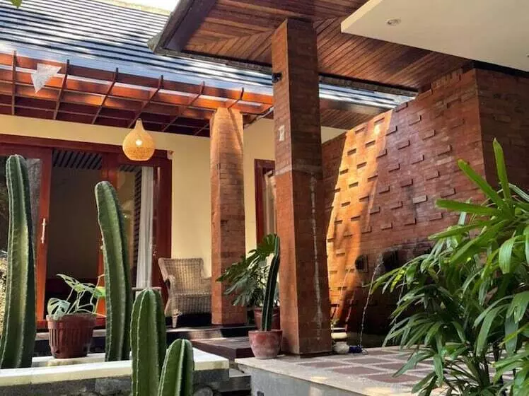 Majatalo Pandawa Villa Riverside By Wizzela