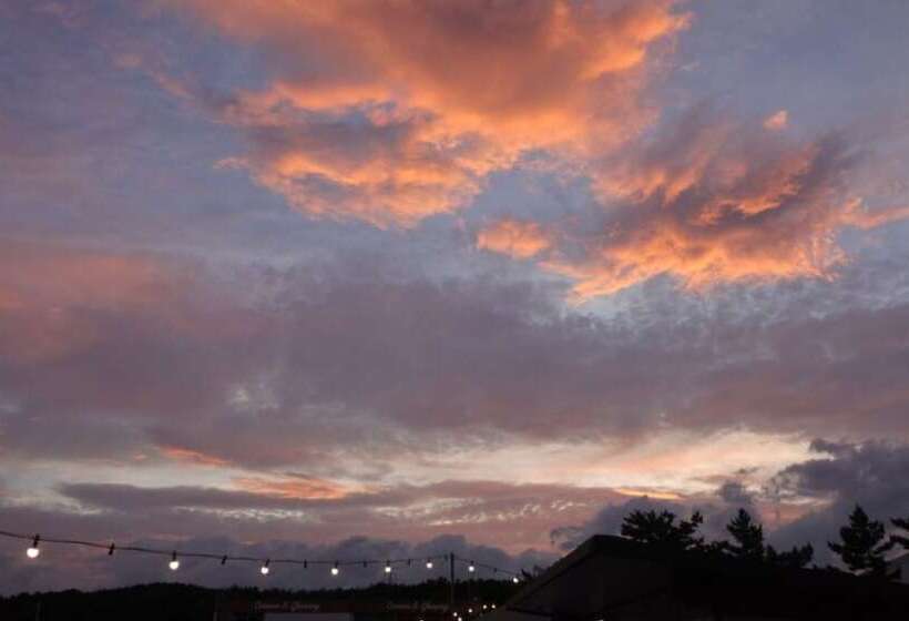 Pohang Uhil Camping Park Pension