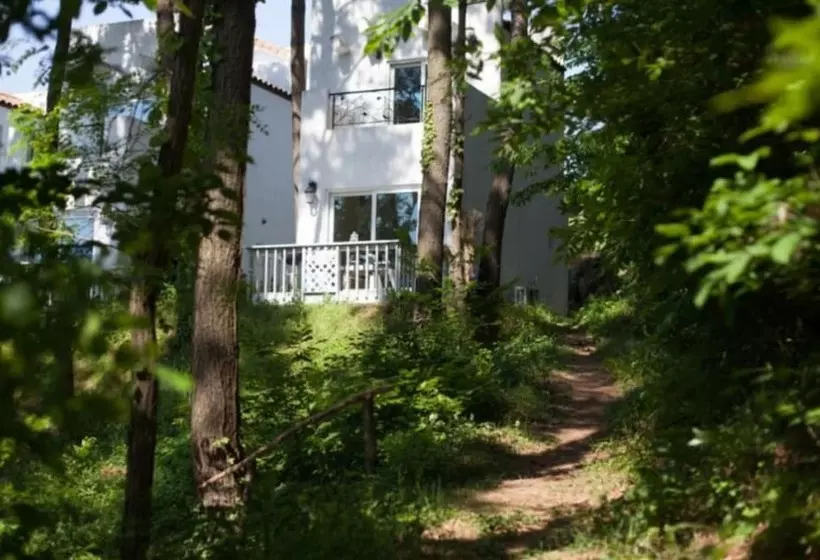 Taean Grumpy House Pension