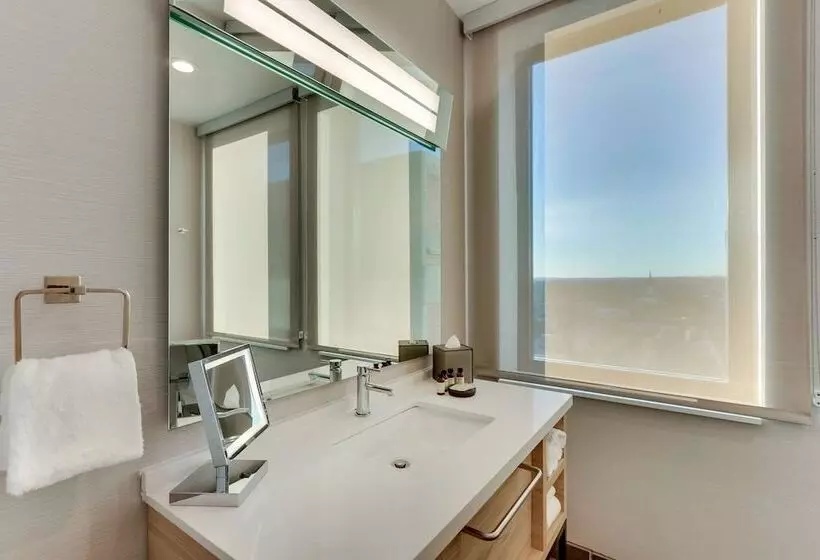 Threefoot Hotel, Meridian, A Tribute Portfolio