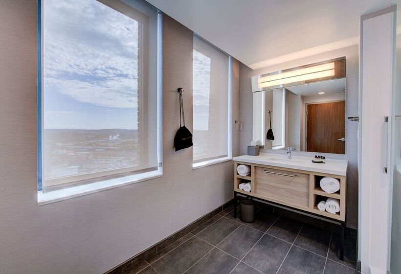 Threefoot Hotel, Meridian, A Tribute Portfolio