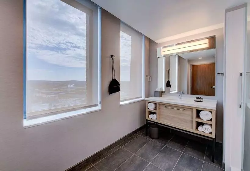 Threefoot Hotel, Meridian, A Tribute Portfolio