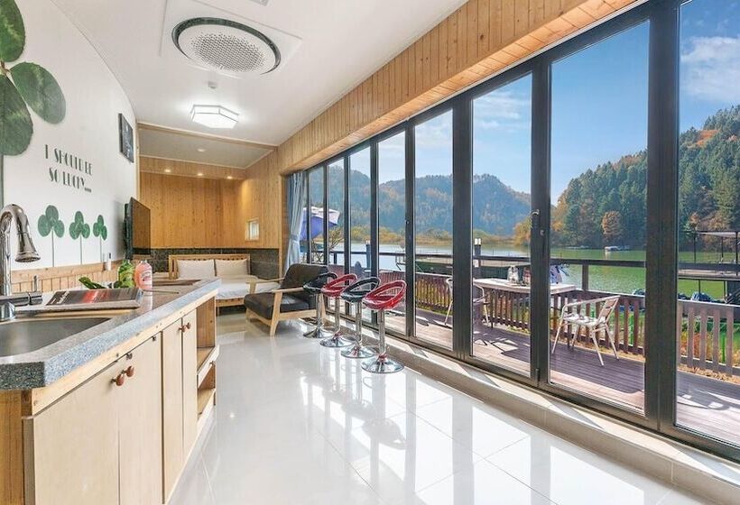 Gapyeong River52 Road Pension