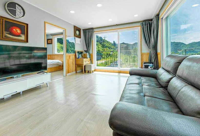 Gapyeong River52 Road Pension