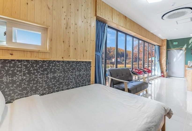 Gapyeong River52 Road Pension