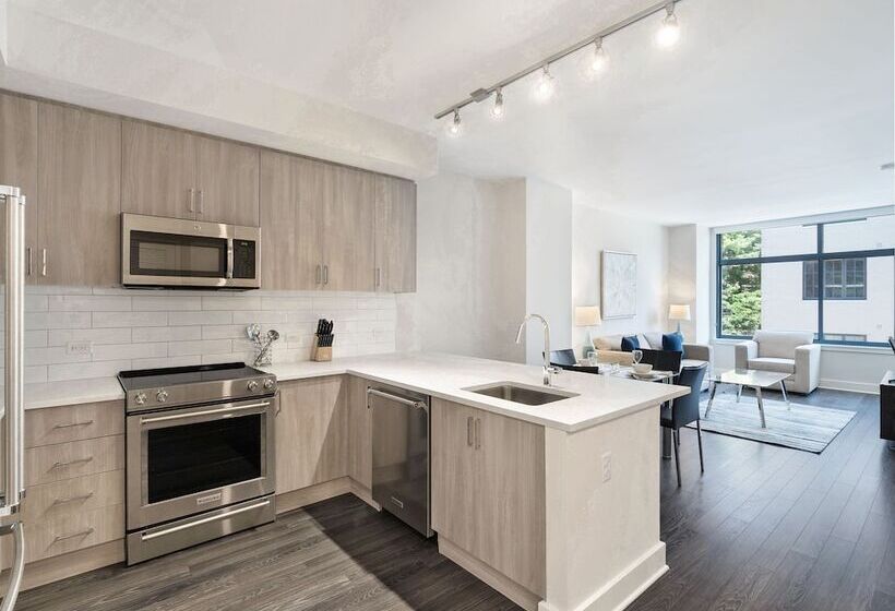 Global Luxury Suites At Bethesda Metro