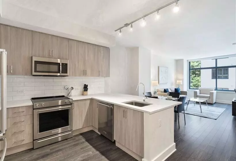 Global Luxury Suites At Bethesda Metro