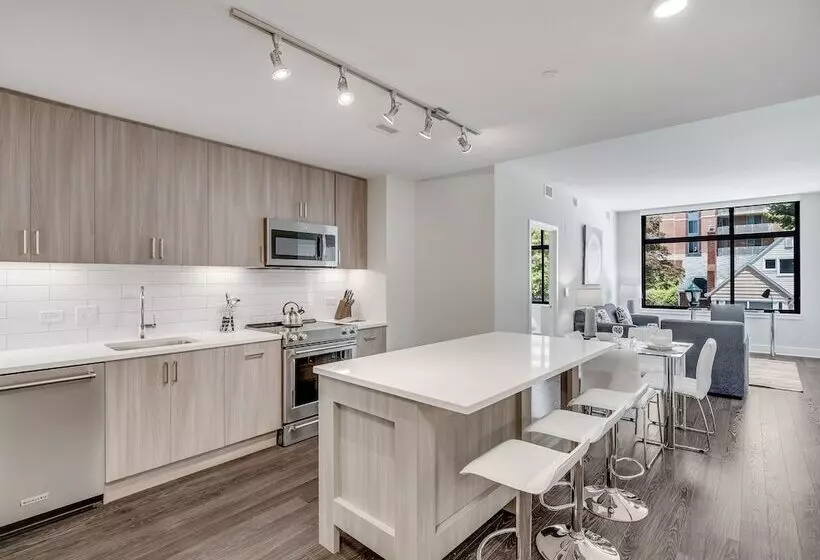 Global Luxury Suites At Bethesda Metro