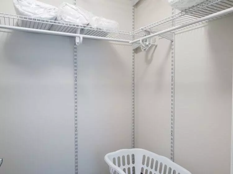 Global Luxury Suites At Bethesda Metro