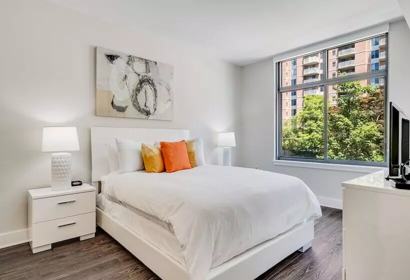 Global Luxury Suites At Bethesda Metro