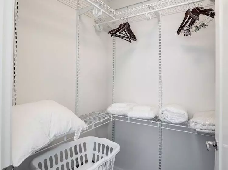 Global Luxury Suites At Bethesda Metro