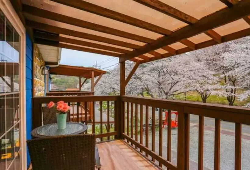 Gongju Man And Tree Pension
