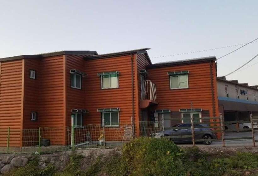 Gyeongsan Byeolgwan Pension