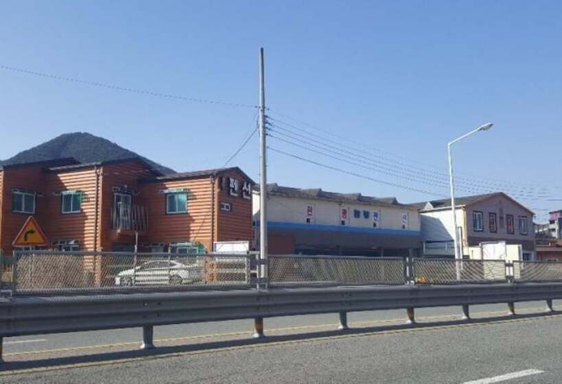 Gyeongsan Byeolgwan Pension