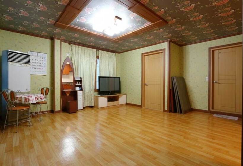 Hoengseong Jamjari Pension