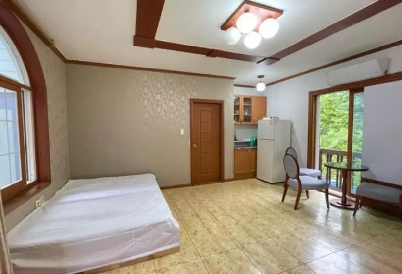Jecheon Wolsong Garden Pension