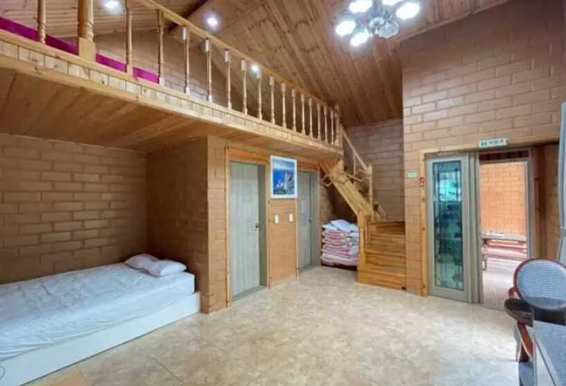 Jecheon Wolsong Garden Pension