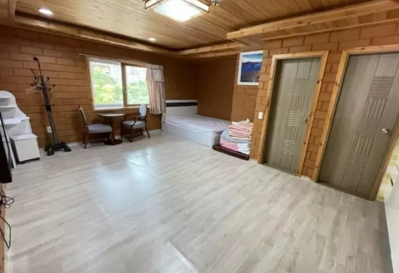 Jecheon Wolsong Garden Pension