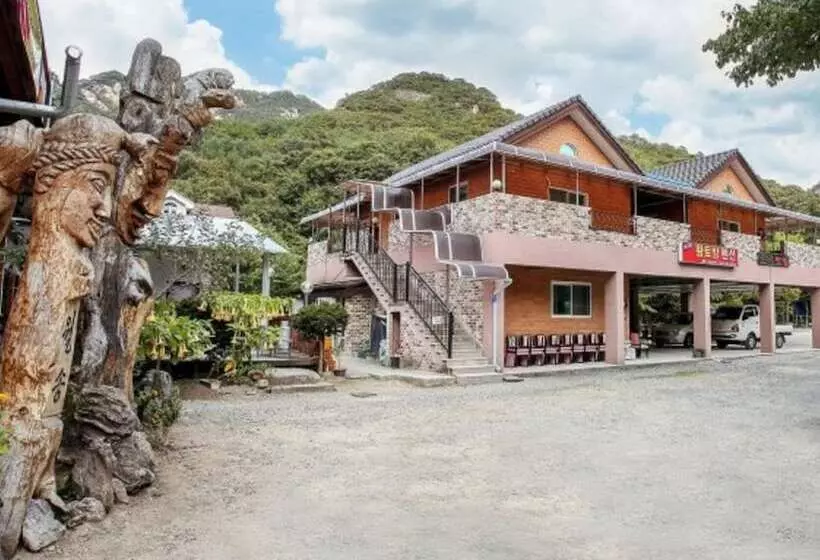 Jecheon Wolsong Garden Pension