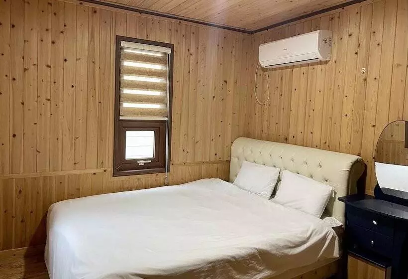 Jeju Seowoobong Pension