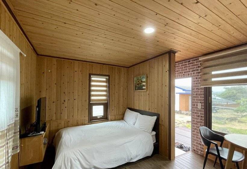 Jeju Seowoobong Pension