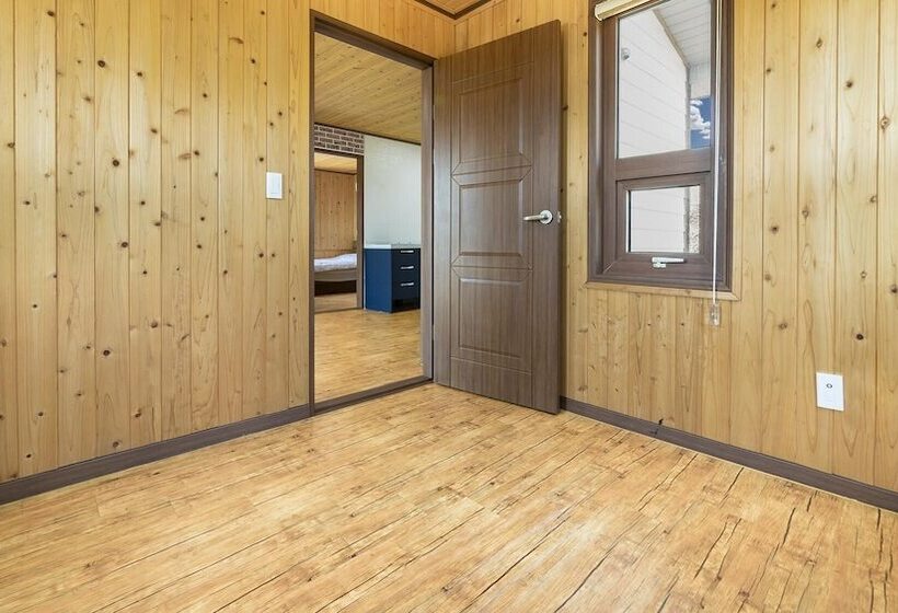 Jeju Seowoobong Pension