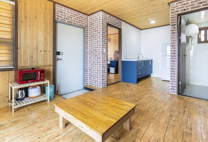 Jeju Seowoobong Pension