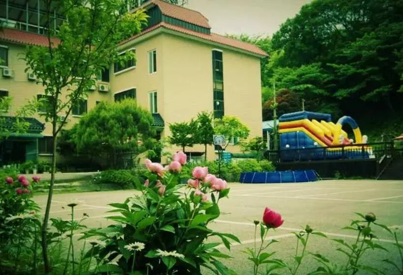 Muju Gwibinsanjang Pension