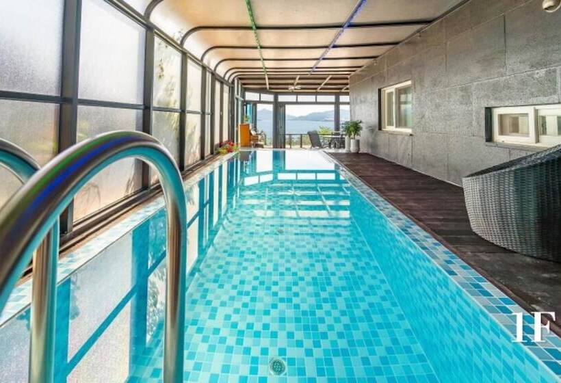 Pension (Hôtel basse catégorie) Geoje Sea And Blue Pool Villa