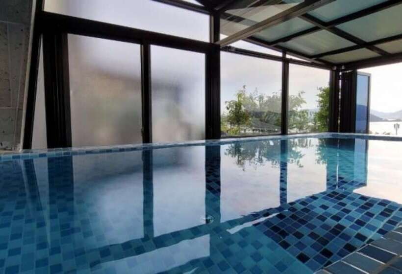 Pension (Hôtel basse catégorie) Geoje Sea And Blue Pool Villa