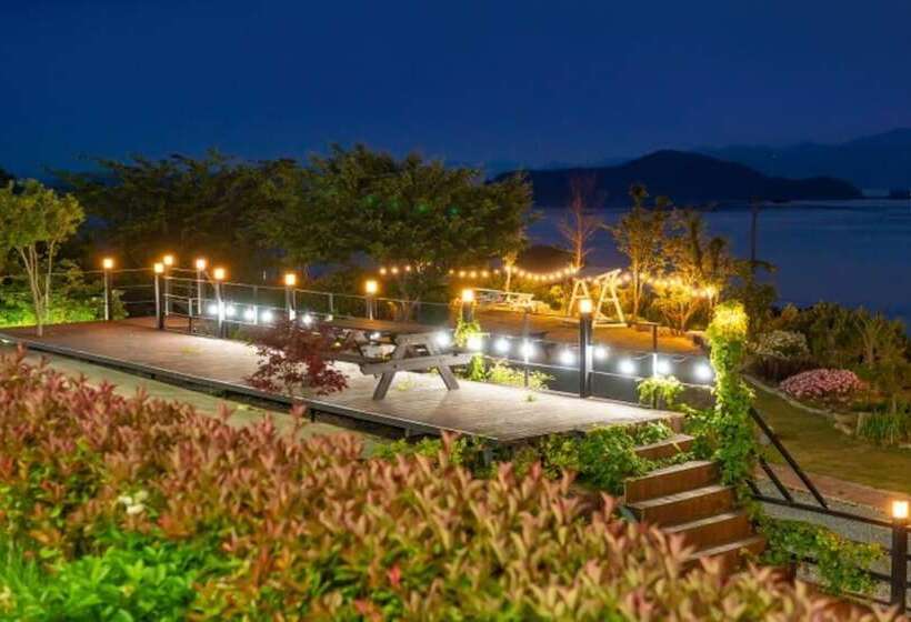 Pension (Hôtel basse catégorie) Geoje Sea And Blue Pool Villa