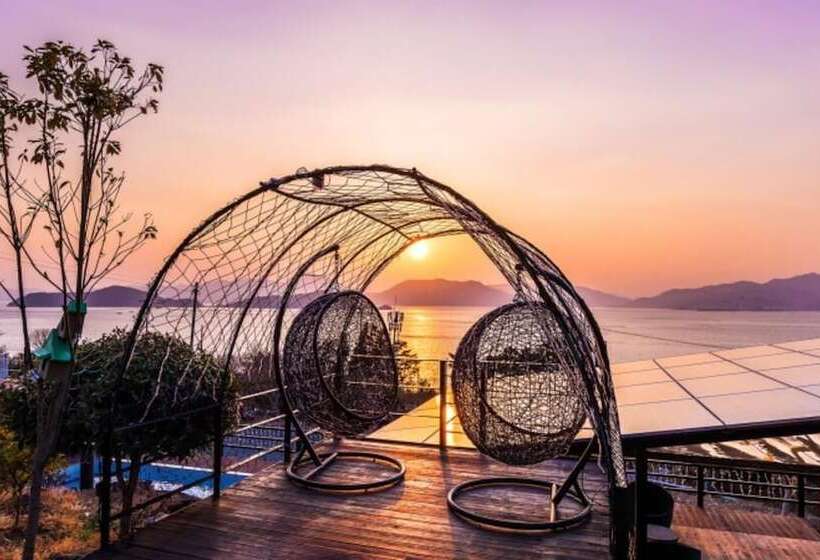 Pension (Hôtel basse catégorie) Geoje Sea And Blue Pool Villa