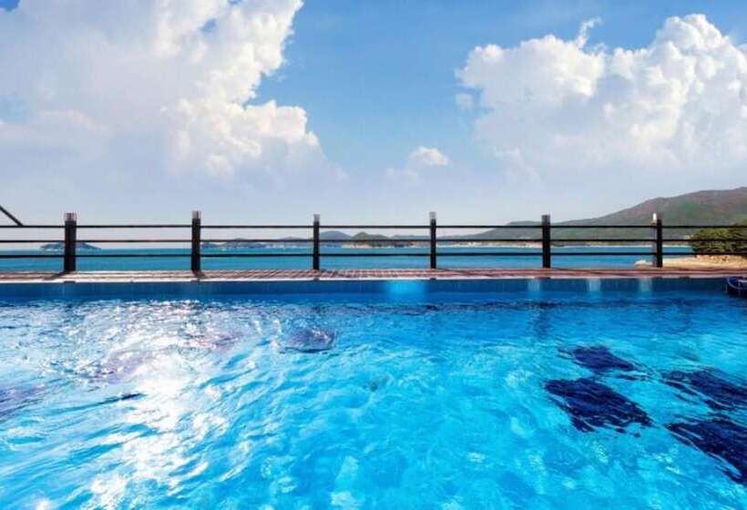 Pension (Hôtel basse catégorie) Geoje Sea And Blue Pool Villa