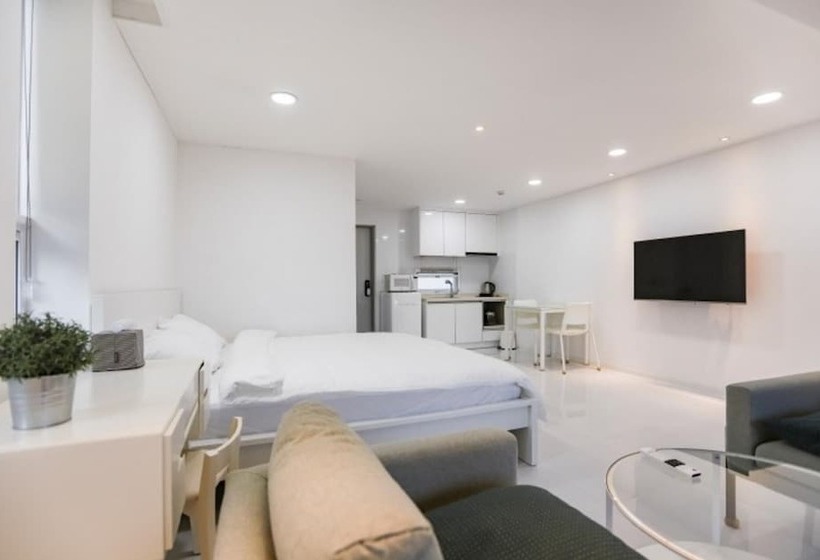 Geojedo N White Pension