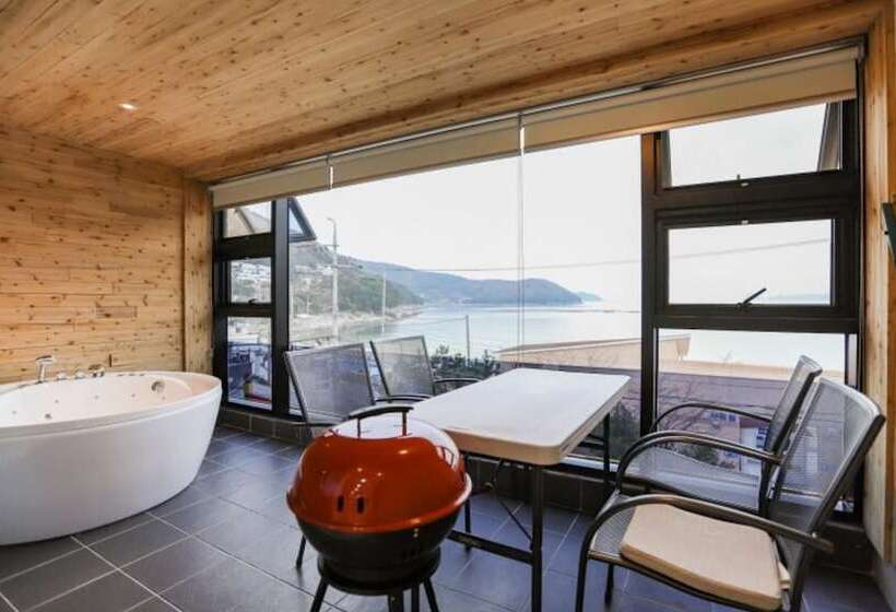 Geojedo N White Pension