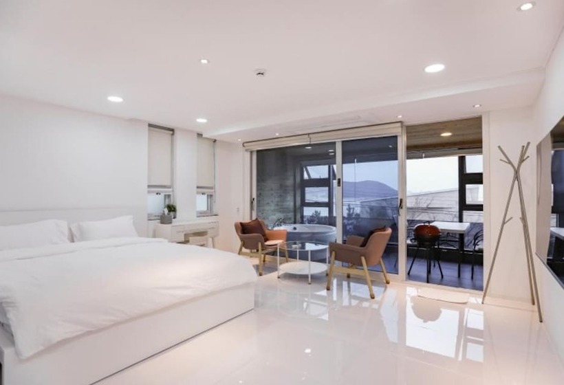 Geojedo N White Pension