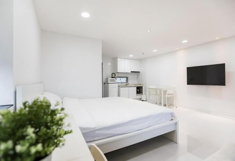 Geojedo N White Pension