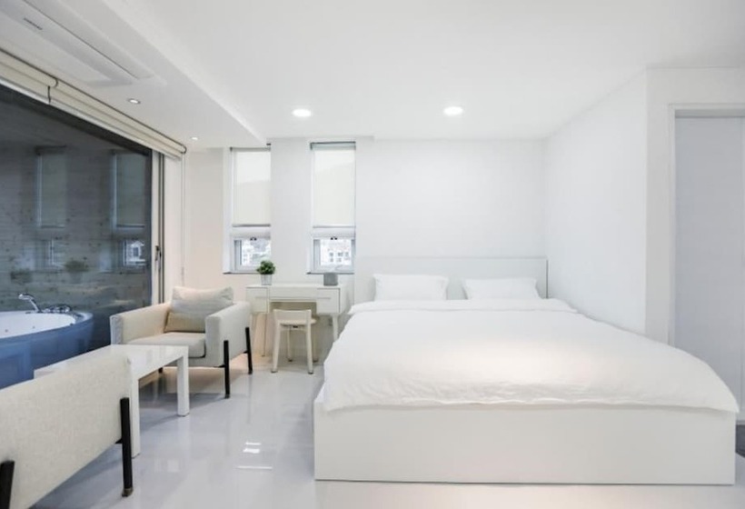 Geojedo N White Pension