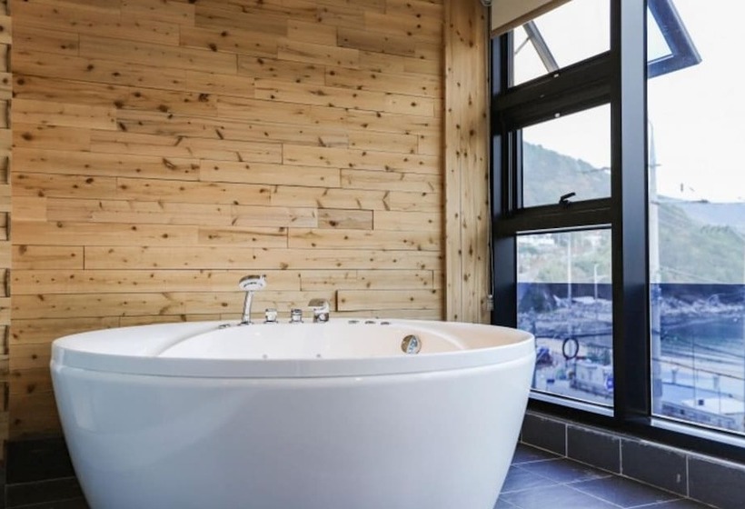 Geojedo N White Pension