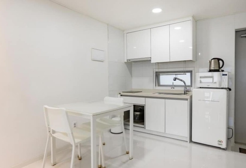 Geojedo N White Pension