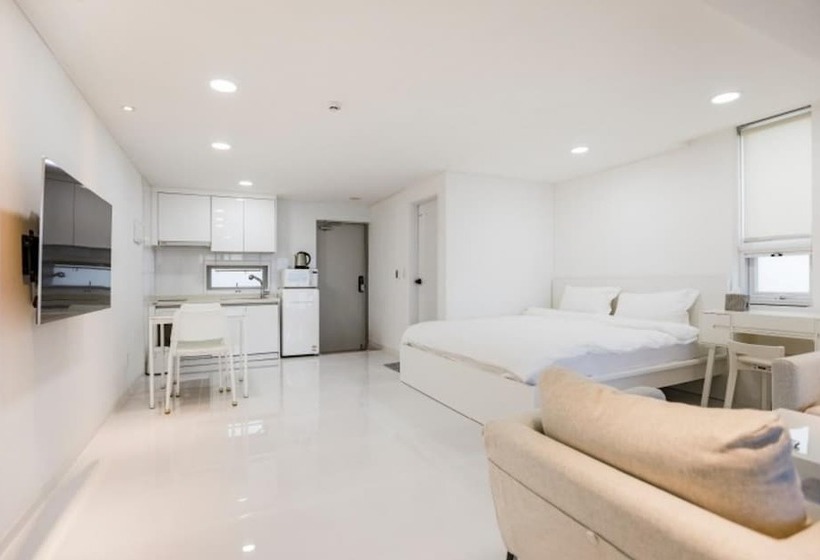 Geojedo N White Pension