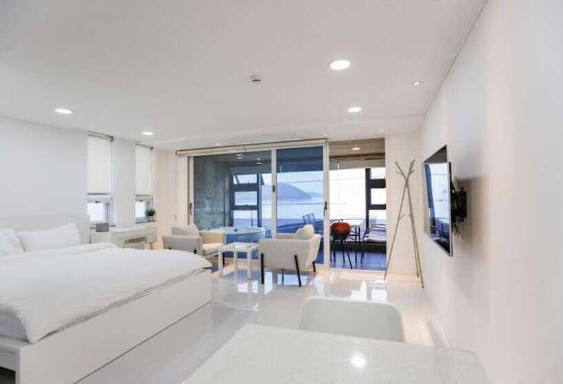 Geojedo N White Pension