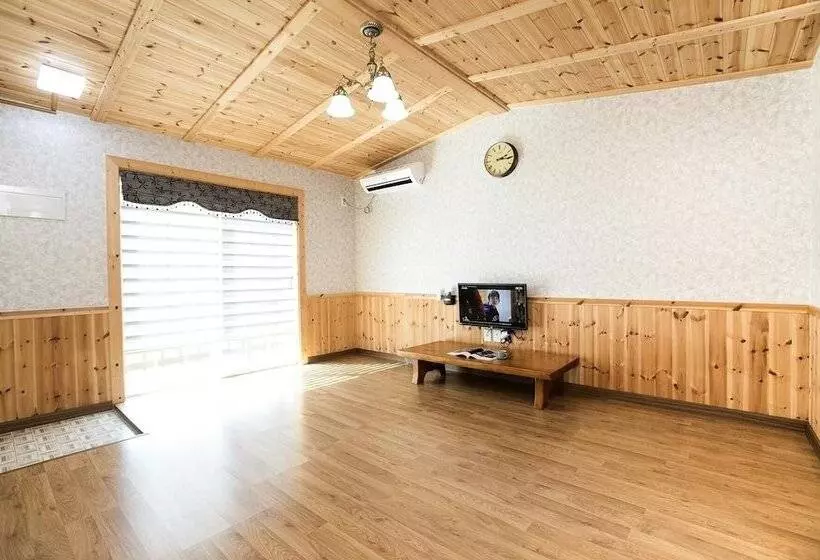 Samcheok Janghobadasoop Pension