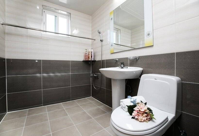 Samcheok Janghobadasoop Pension