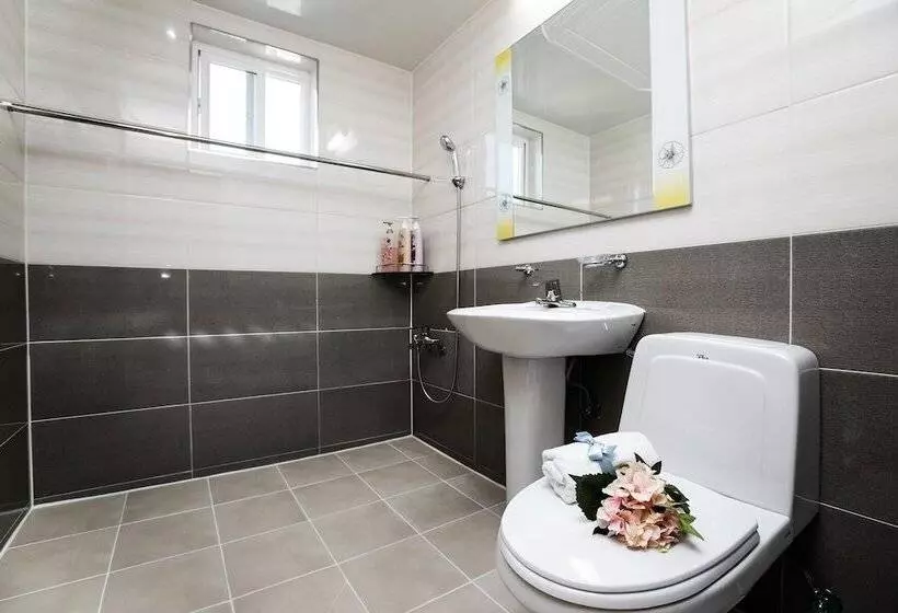 Samcheok Janghobadasoop Pension