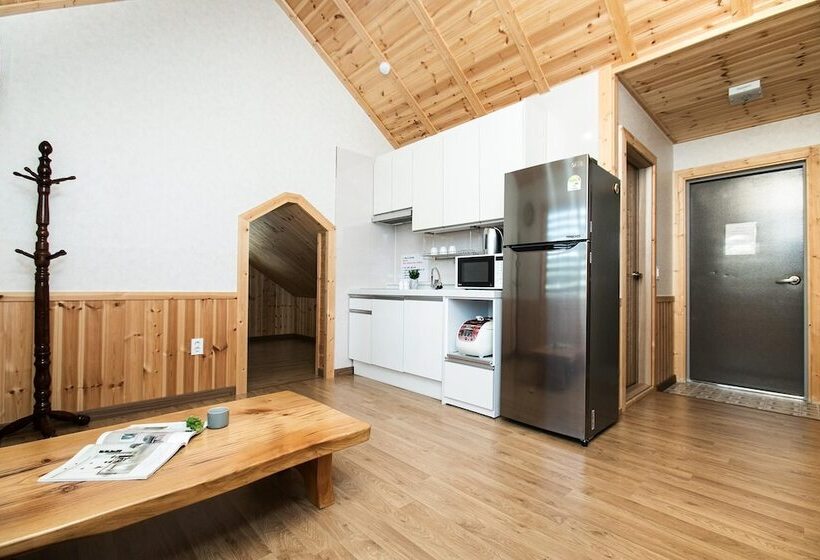 Samcheok Janghobadasoop Pension