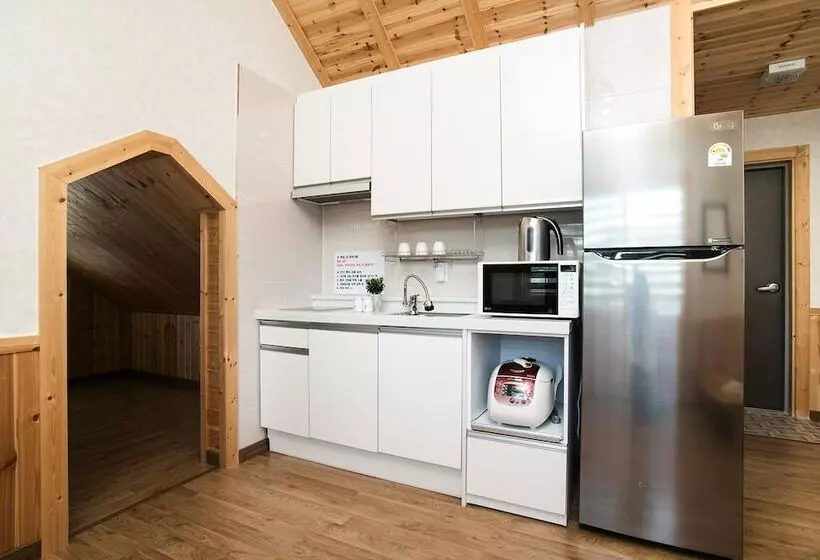 Samcheok Janghobadasoop Pension