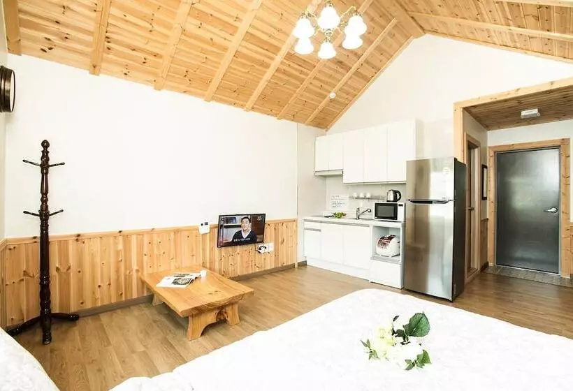 Samcheok Janghobadasoop Pension